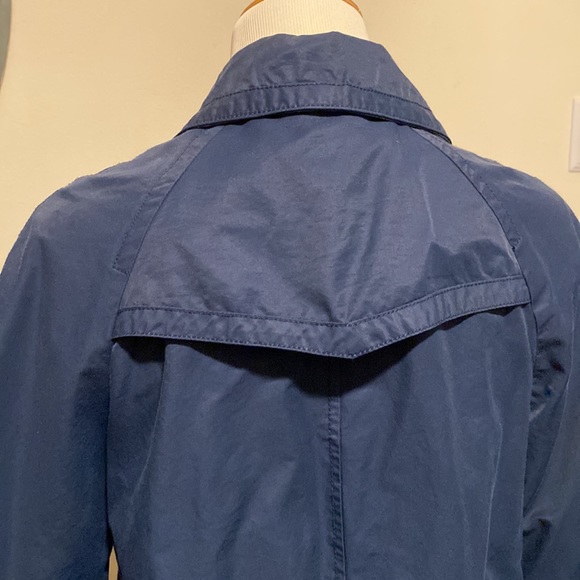 OLD NAVY cropped zip up rain jacket. Front pockets. Bell sleeves. Size US medium - Picture 5 of 12